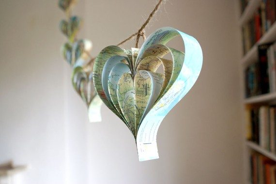 Personalized map garland of hearts