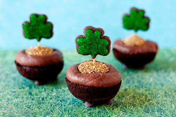 End of the Rainbow Saint Patrick's Day Cupcakes
