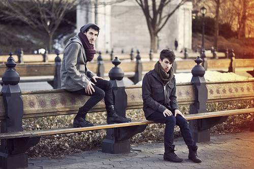 New York hipsters on park bench 
