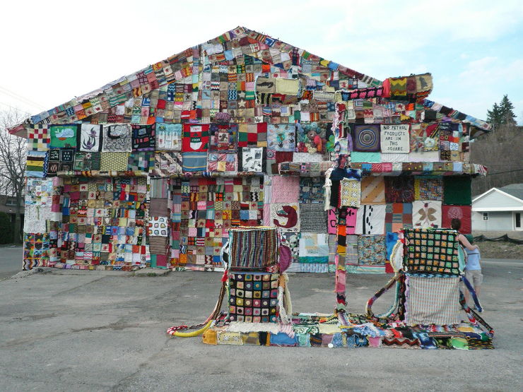 knit graffiti all over a house